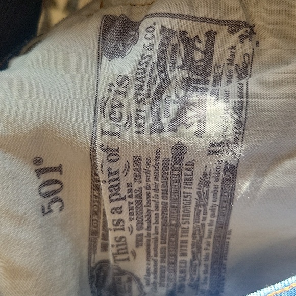 Levi's 501 button fly denim shorts with frayed hem - Picture 7 of 10